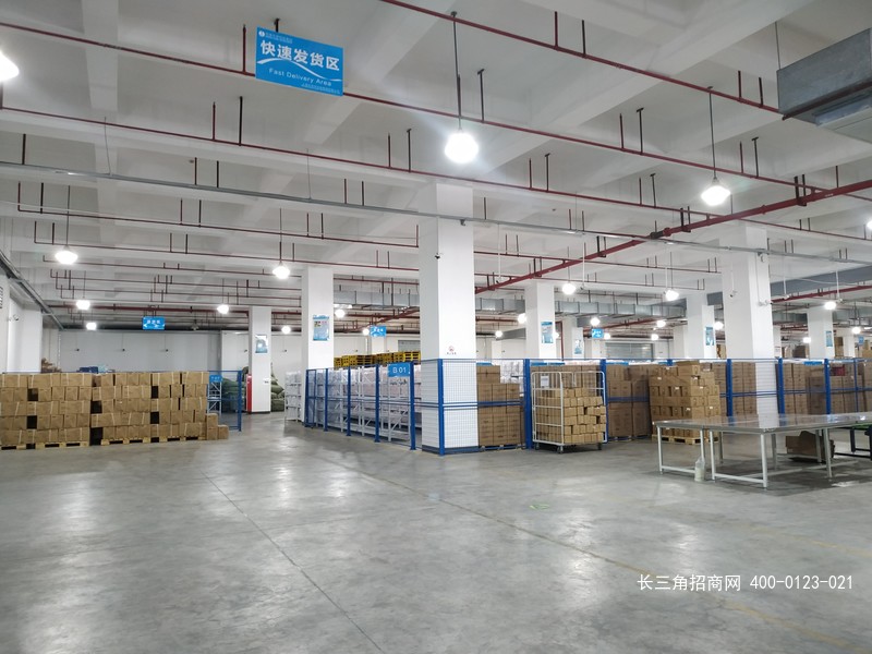 G2462 �Ϻ���������������רҵƽ̨�����ֿ���� һ¥9000ƽ ¥��4��ƽ �ɷָ����  ��˰��